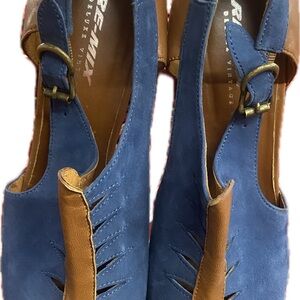 Blue and Brown Heeled Sandals with Slingback Design